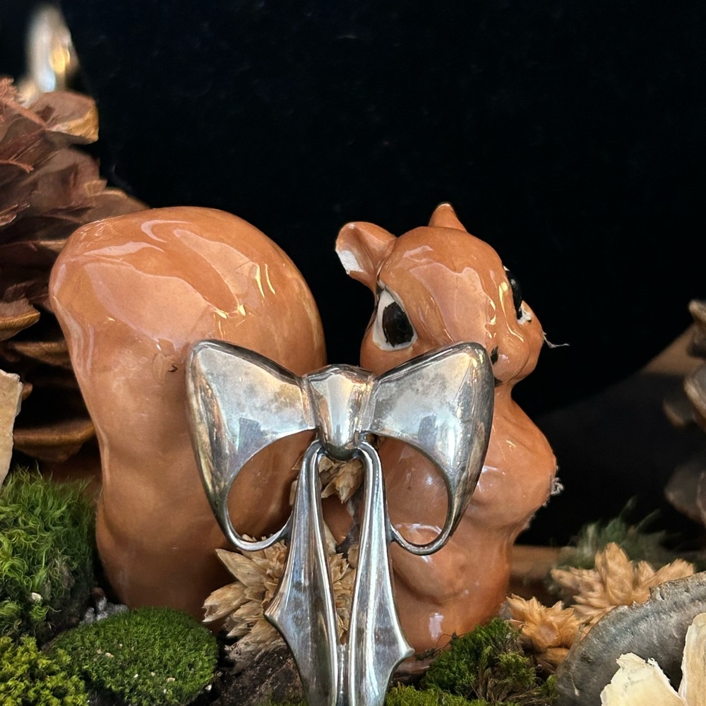 925 Sterling Vintage fabulous bow brooch